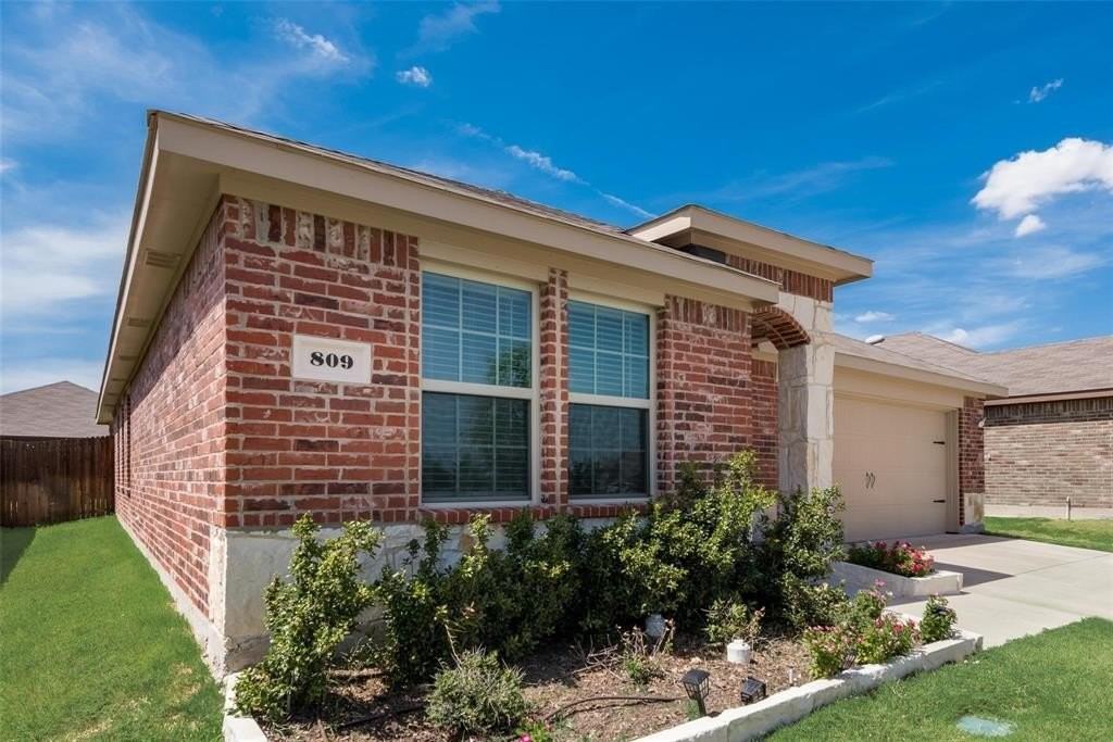 809 Costlow Ln - Photo 4 of 29