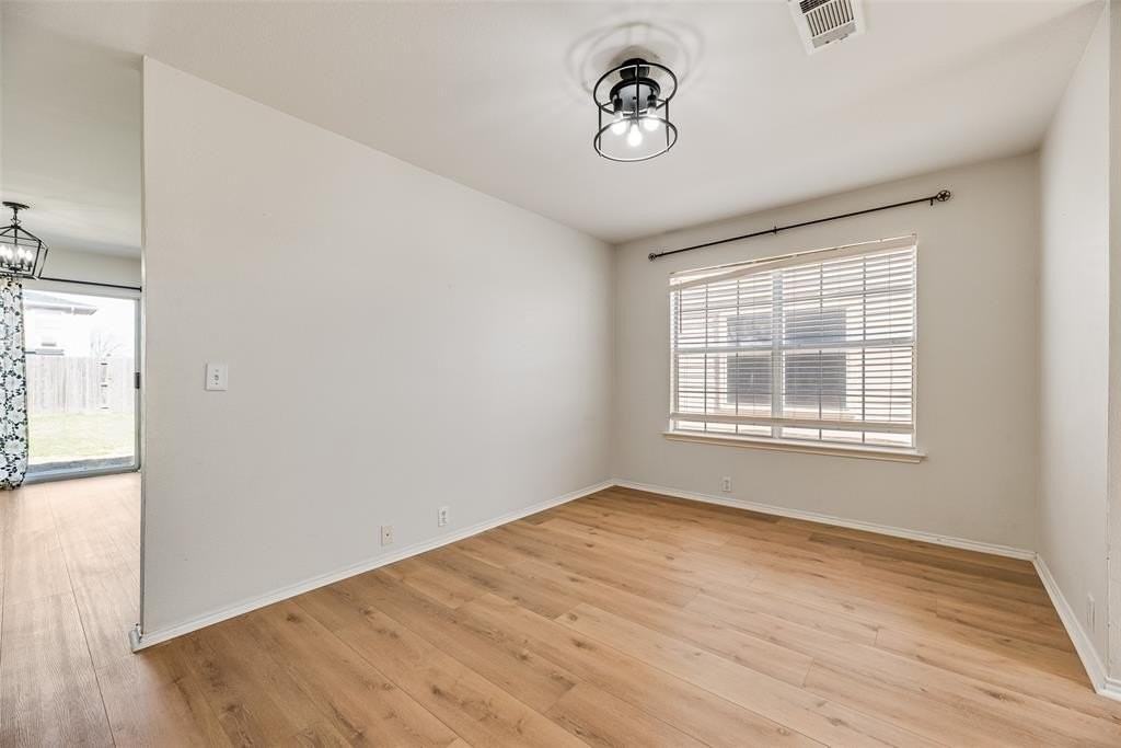 4313 Hawk Ln - Photo 4 of 20