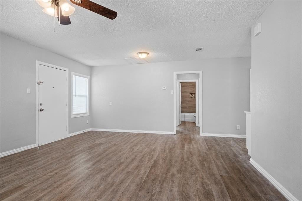 2118 Lee Ave - Photo 4 of 25