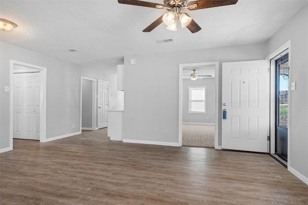 2118 Lee Ave - Photo 5 of 25