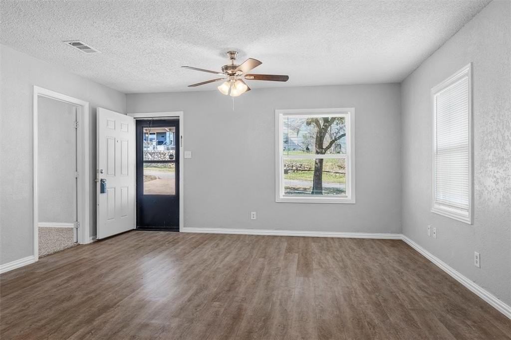 2118 Lee Ave - Photo 6 of 25