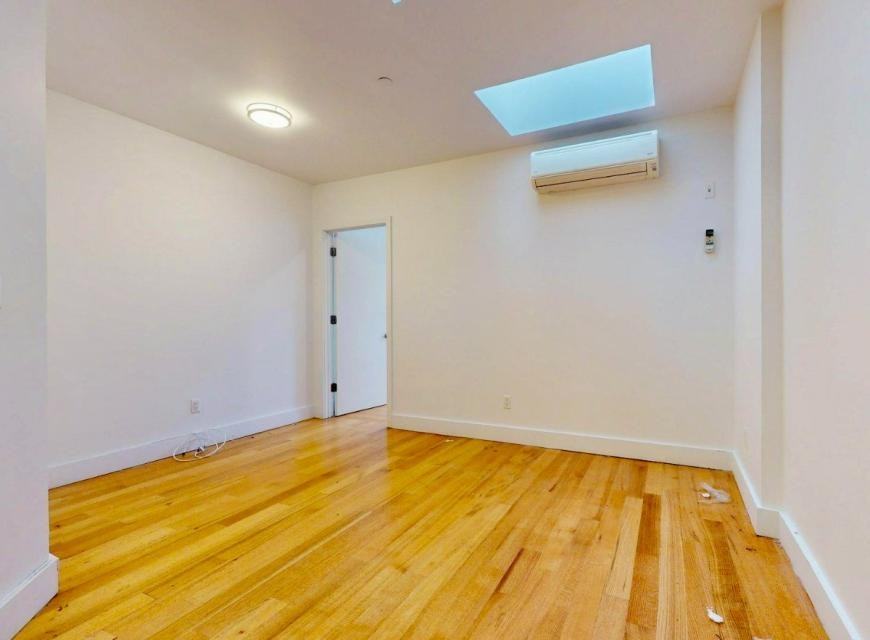 269 W 134th St - Photo 4 of 9