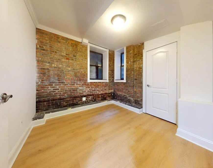 214 E 25th St - Photo 4 of 10