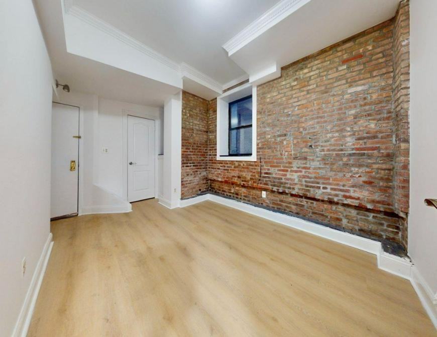 214 E 25th St - Photo 6 of 10