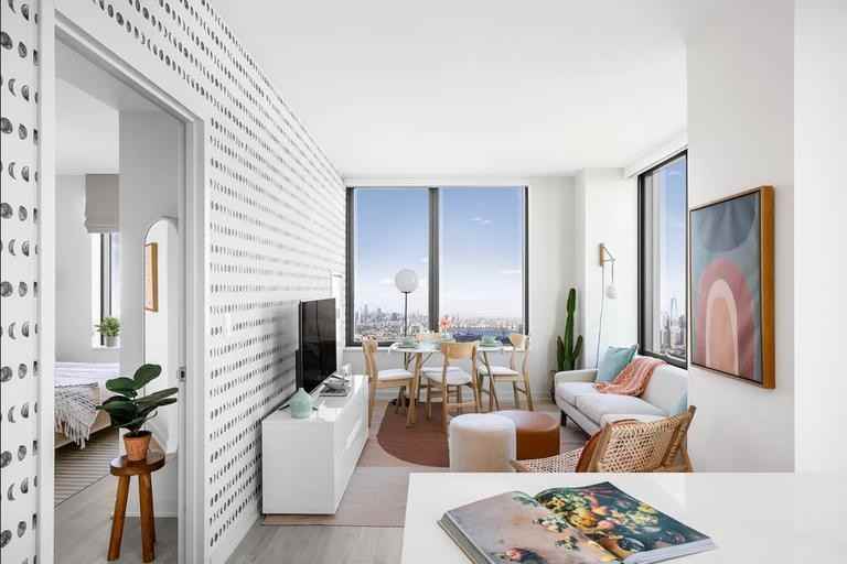 600 Pavonia Ave - Photo 4 of 10