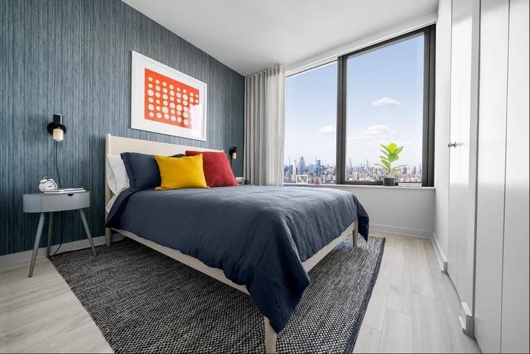 600 Pavonia Ave - Photo 6 of 10