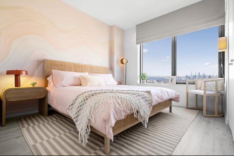 600 Pavonia Ave - Photo 7 of 10