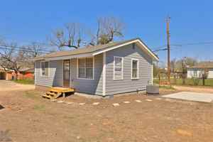 featured image of 826 E North 10th St