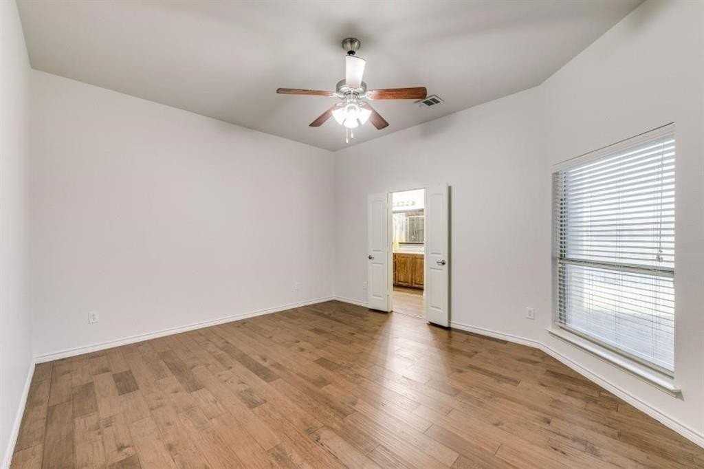 1802 Sanderlain Ln - Photo 5 of 12