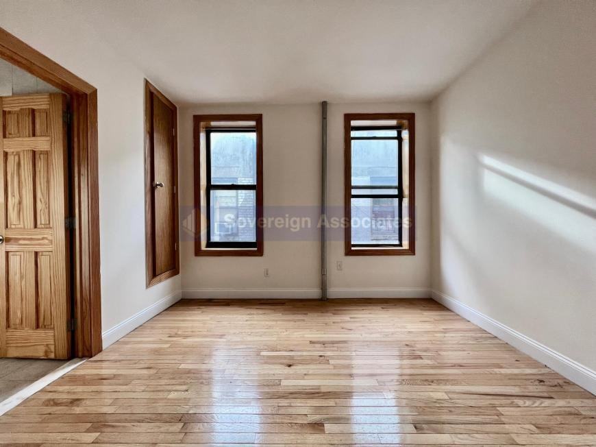 555 W 160th St - Photo 6 of 10