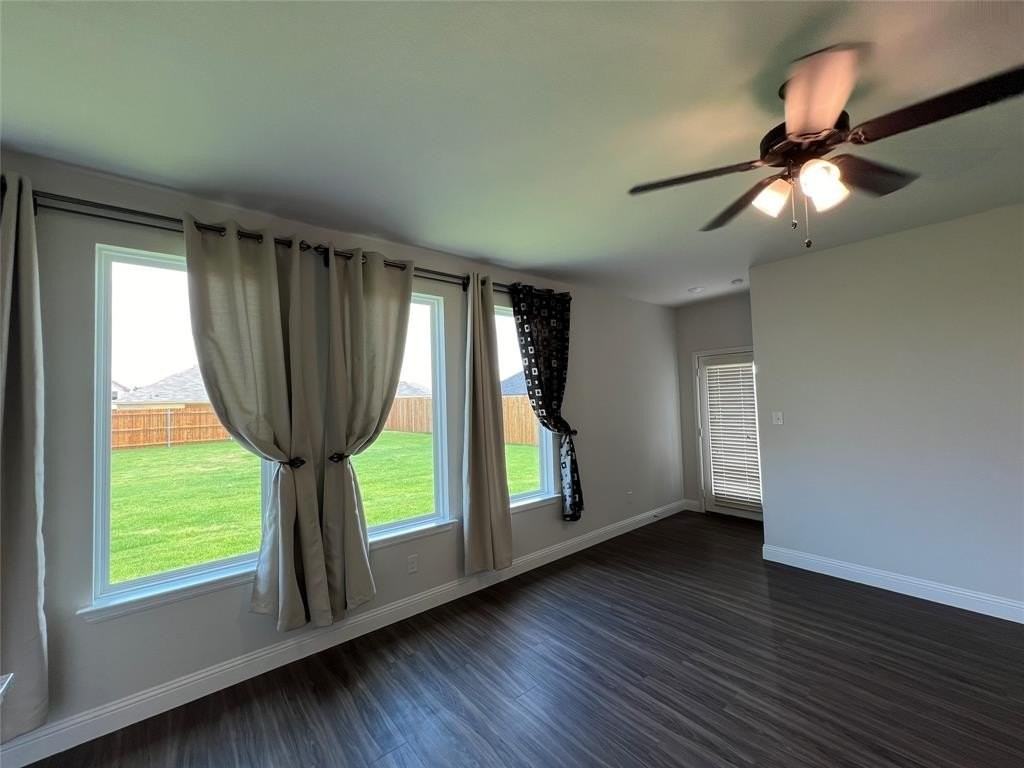 2701 Glasgow Way - Photo 4 of 19