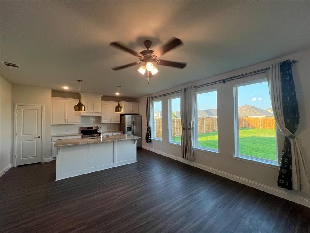 2701 Glasgow Way - Photo 5 of 19