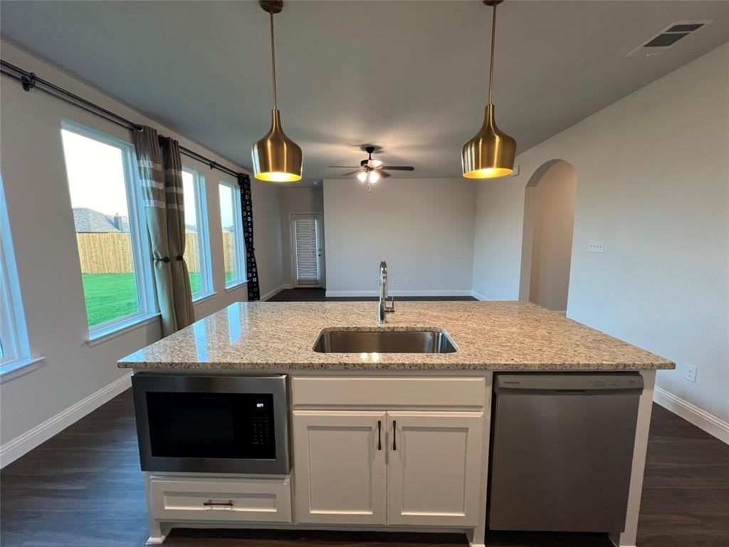 2701 Glasgow Way - Photo 6 of 19