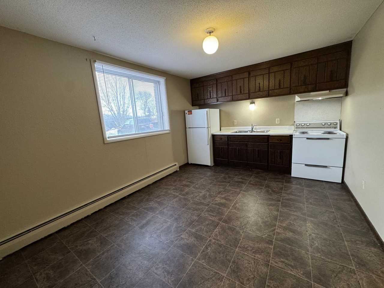 83 Arlington Ave West - Photo 3 of 9