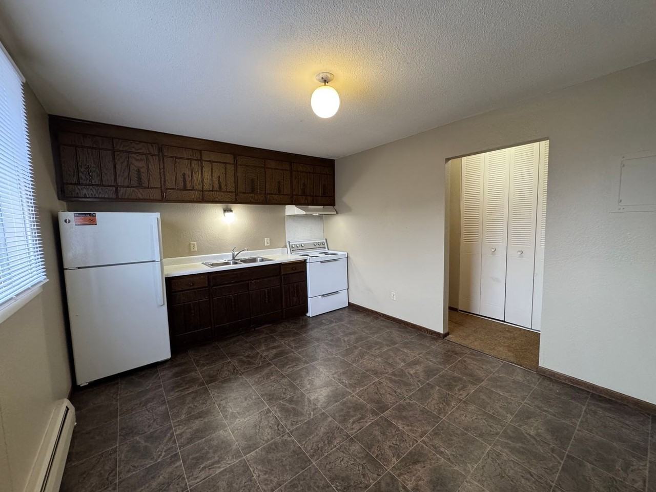 83 Arlington Ave West - Photo 4 of 9