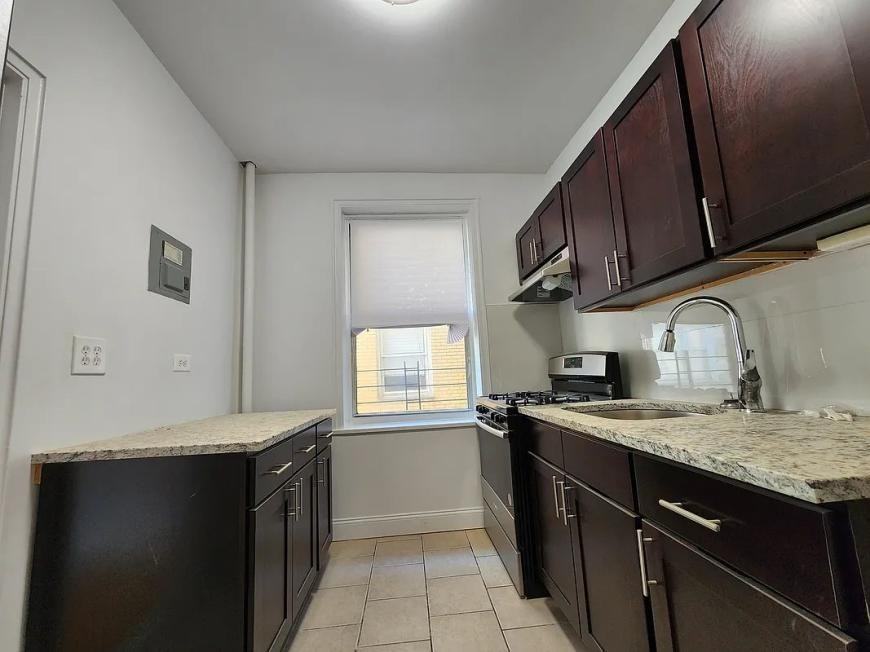 182 Bennett Ave - Photo 4 of 8