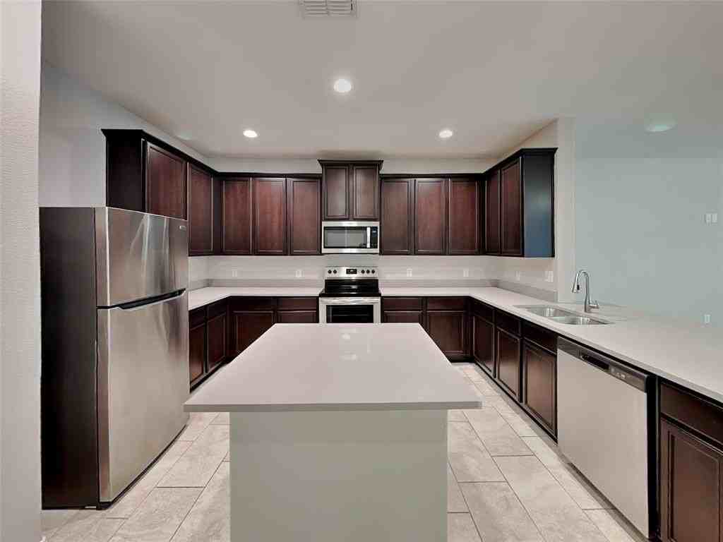 215 Saddlebrook Ln - Photo 6 of 16