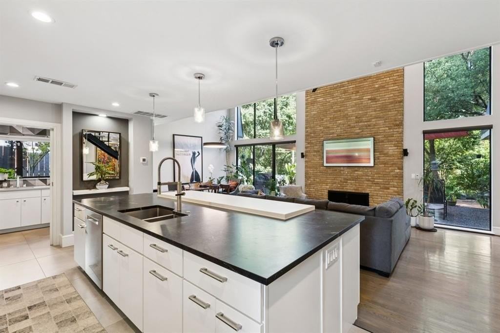 2934 Maple Springs Blvd - Photo 2 of 36