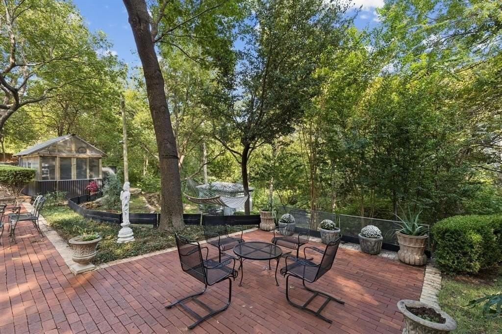 2934 Maple Springs Blvd - Photo 3 of 36