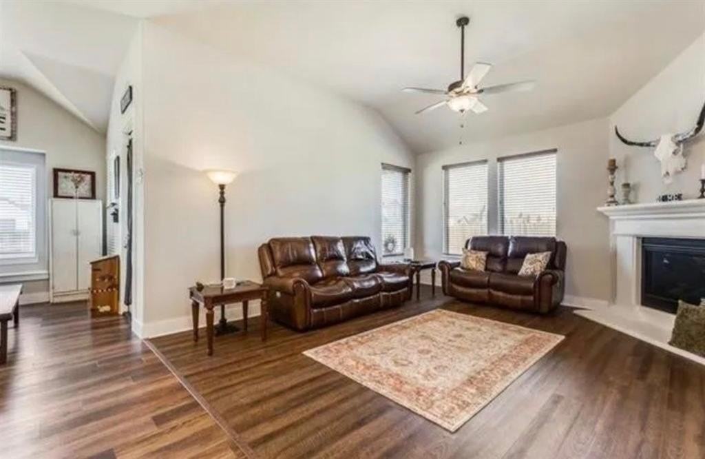 1312 Caprock Dr - Photo 4 of 17