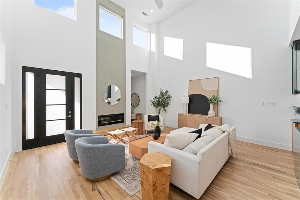 2315 S Vernon Ave - Photo 3 of 40