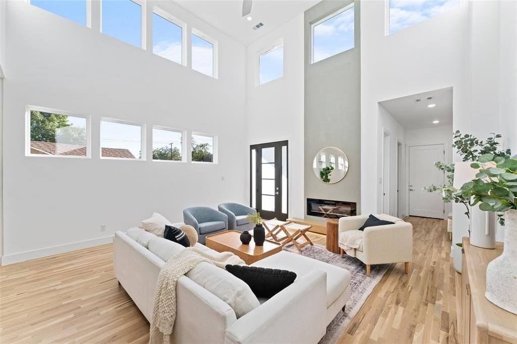 2315 S Vernon Ave - Photo 4 of 40