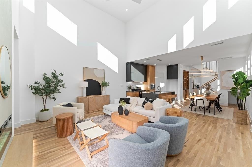 2315 S Vernon Ave - Photo 5 of 40