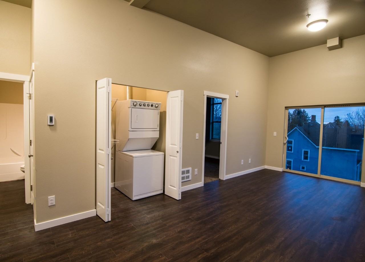 Buck's Plaza - Photo 5 of 11