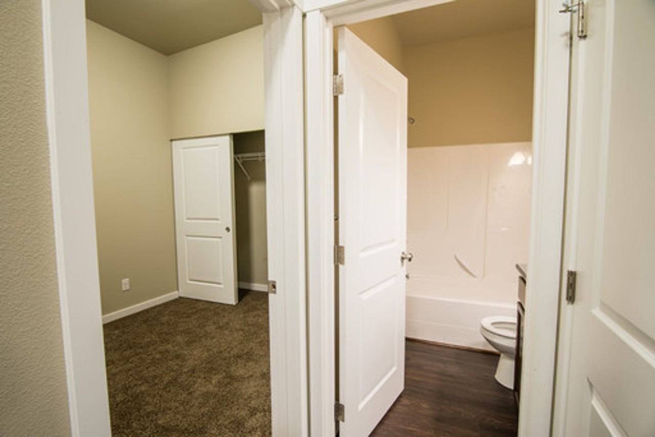 Buck's Plaza - Photo 7 of 11