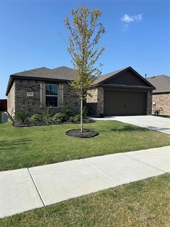 1329 Skyline Dr - Photo 3 of 33