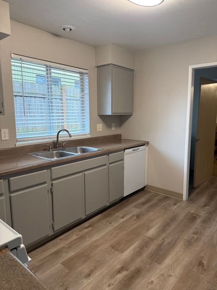 Sterling Park Apts - Photo 6 of 15