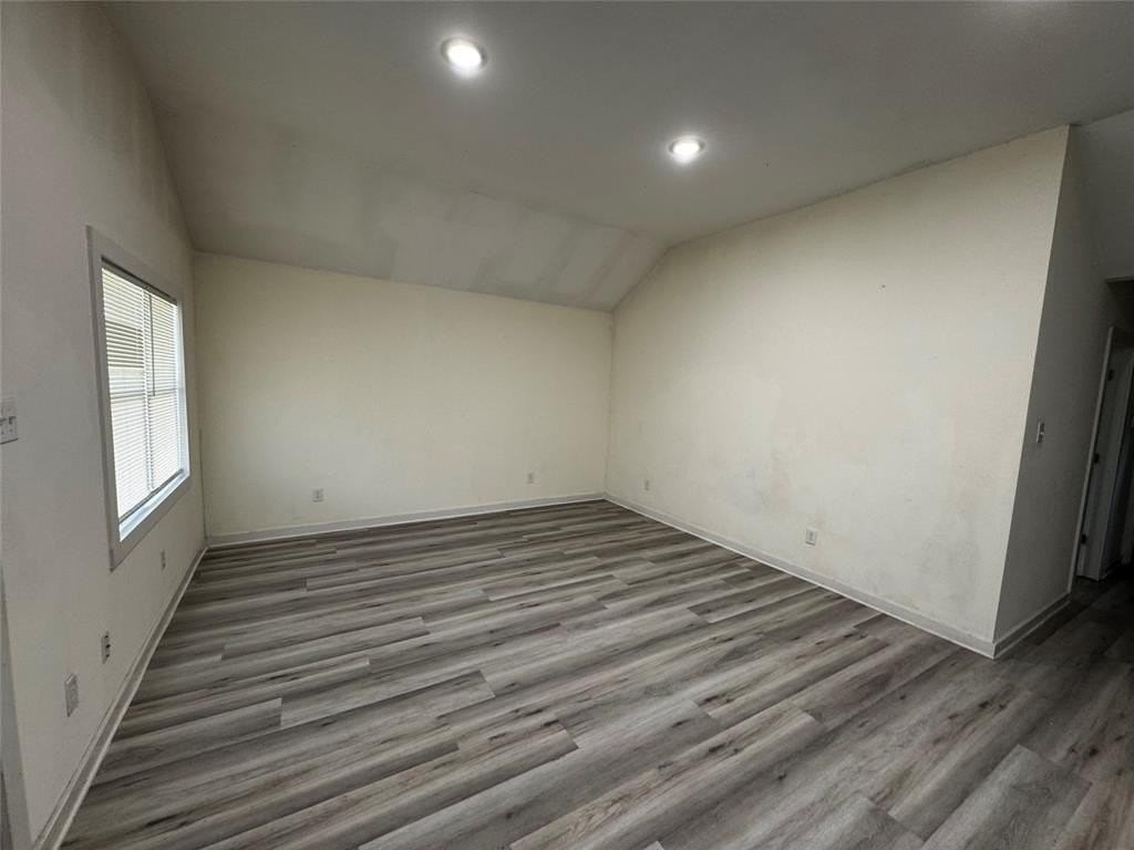 4939 Corrigan Ave - Photo 2 of 21