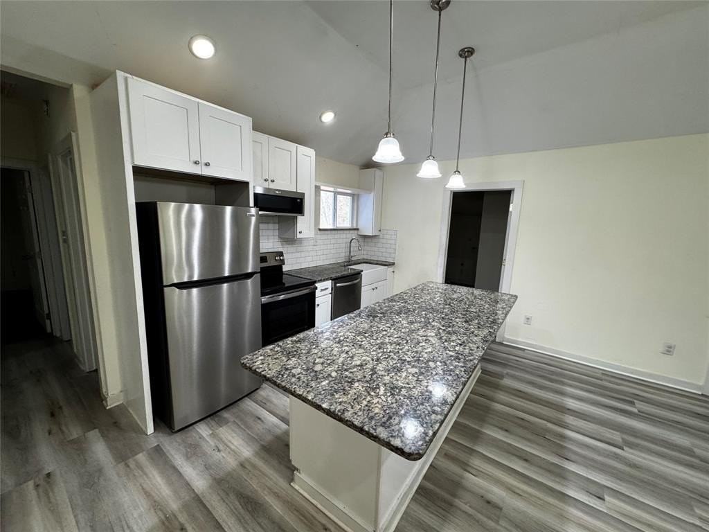 4939 Corrigan Ave - Photo 3 of 21