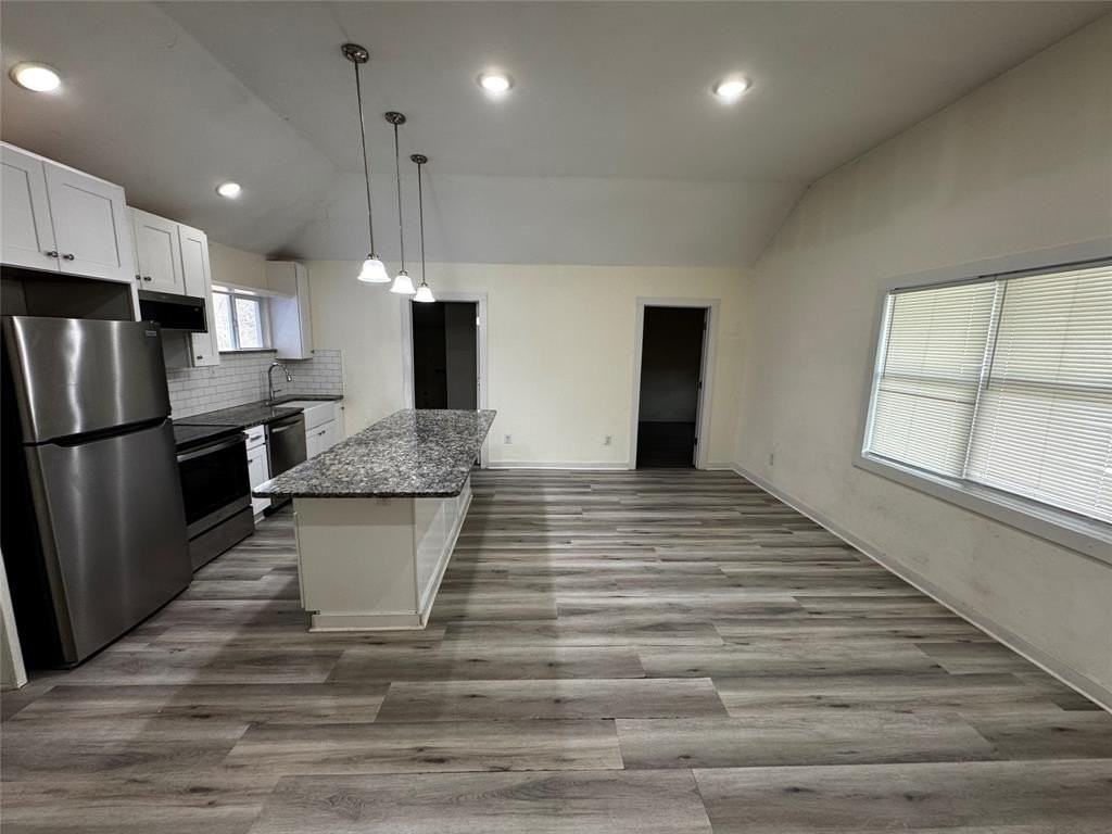 4939 Corrigan Ave - Photo 4 of 21