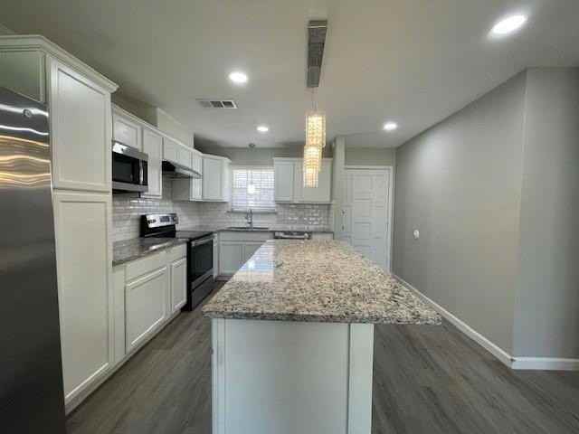 7033 Payte Ln - Photo 5 of 25