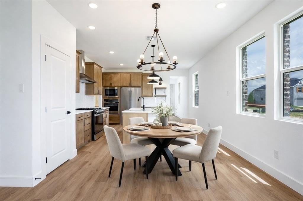 718 Sunflower Trl - Photo 2 of 34