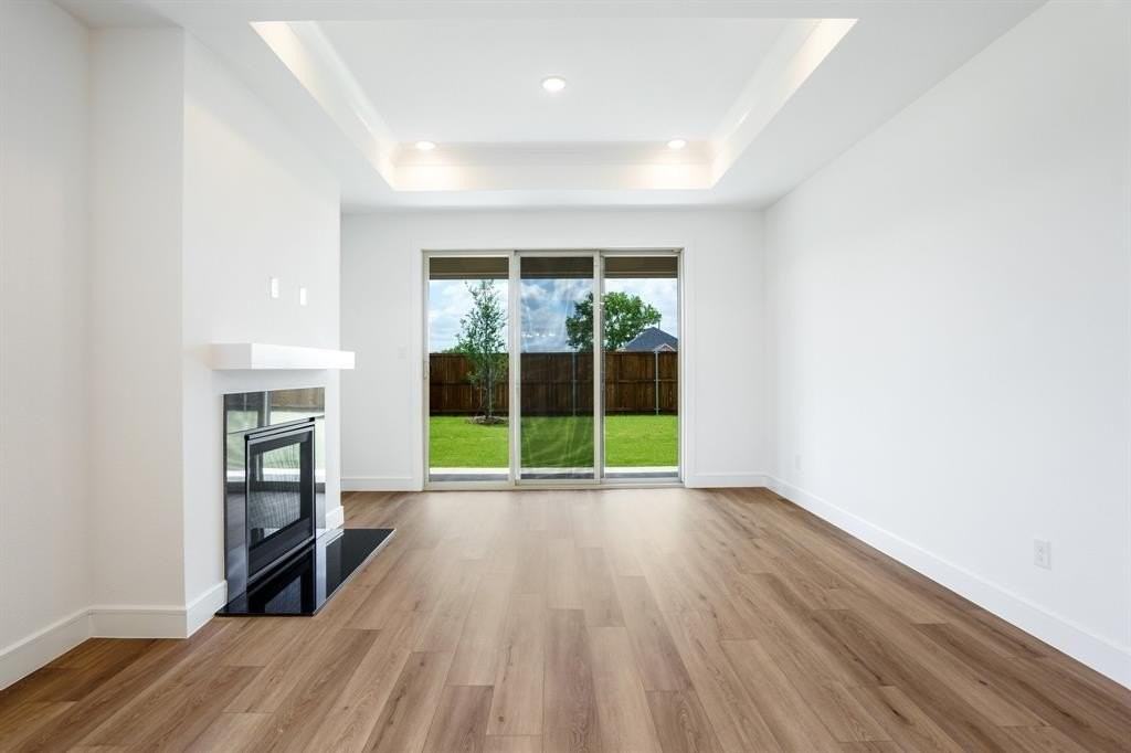 718 Sunflower Trl - Photo 4 of 34