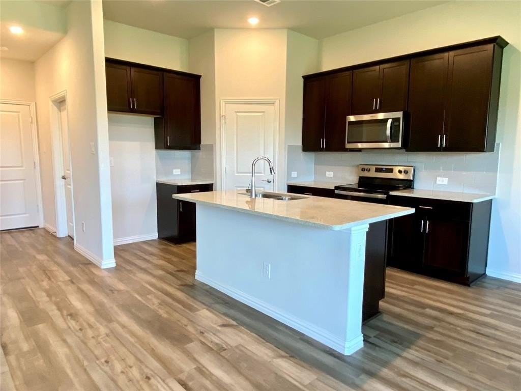 1800 Canyon Ln - Photo 4 of 40