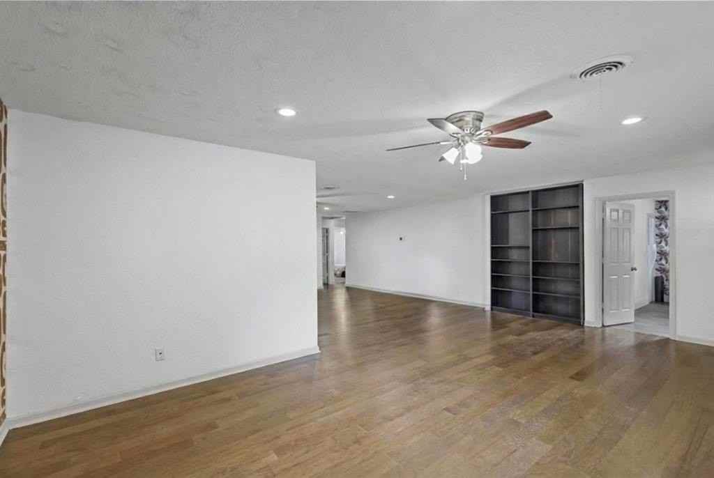 6244 Trail Lake Dr - Photo 3 of 19