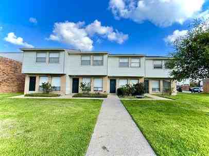 800 San Pedro Dr #C - Photo 2 of 24