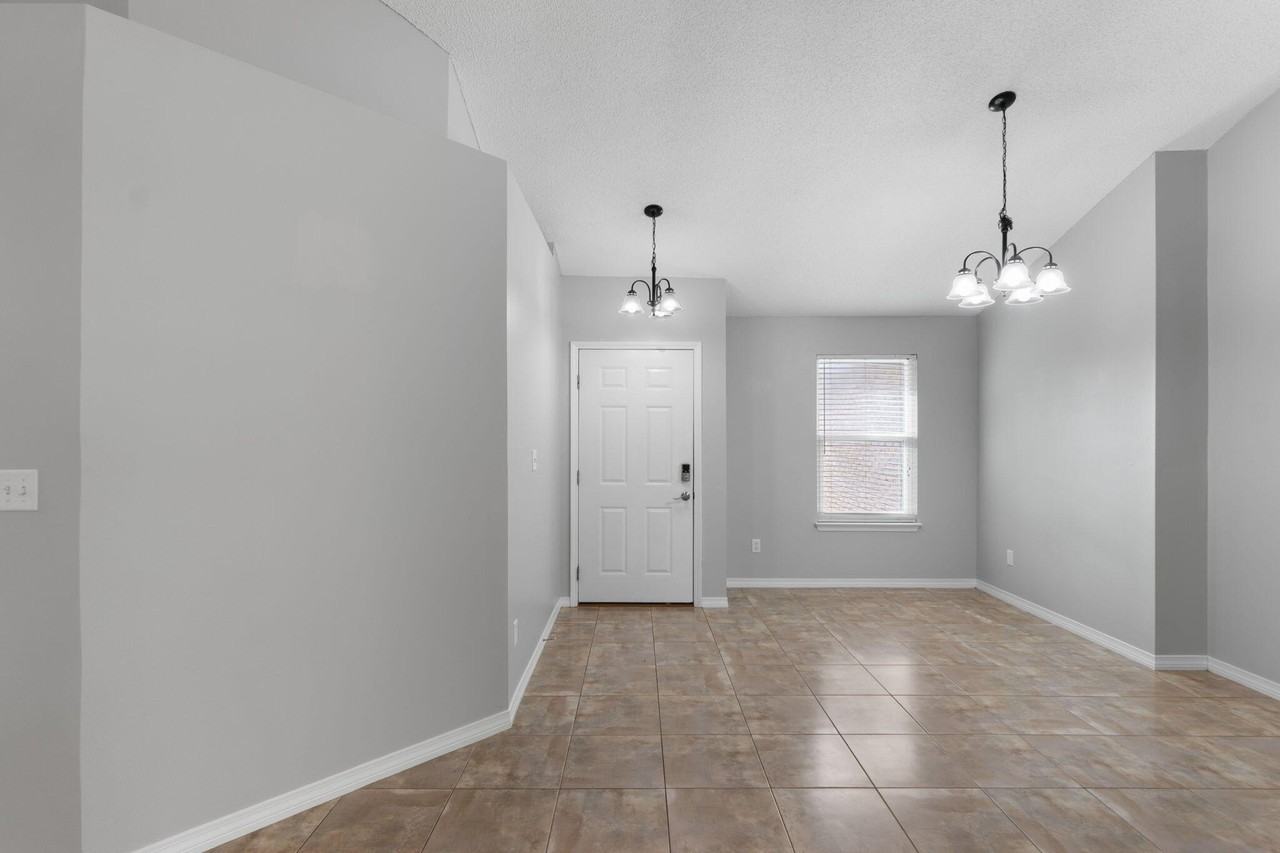 8828 Arlington Pl - Photo 4 of 46