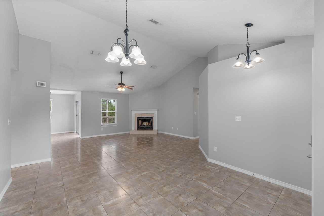 8828 Arlington Pl - Photo 7 of 46