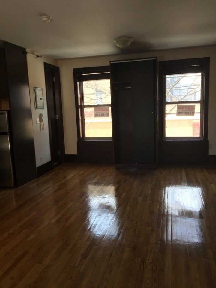 473 Saint Marks Pl - Photo 2 of 2