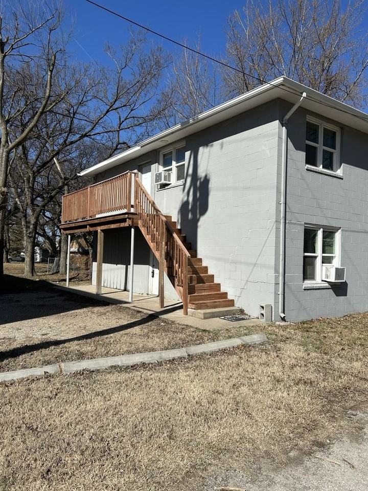 304 E. Park - Photo 2 of 23