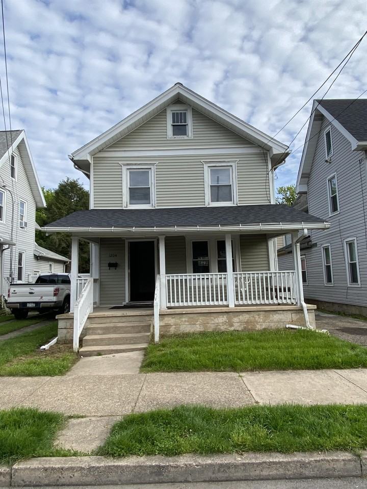 1204 Memorial Ave #3 - Photo 2 of 25