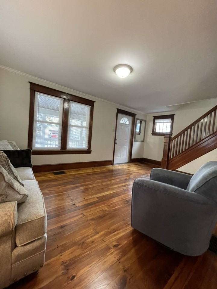 1204 Memorial Ave #3 - Photo 4 of 25