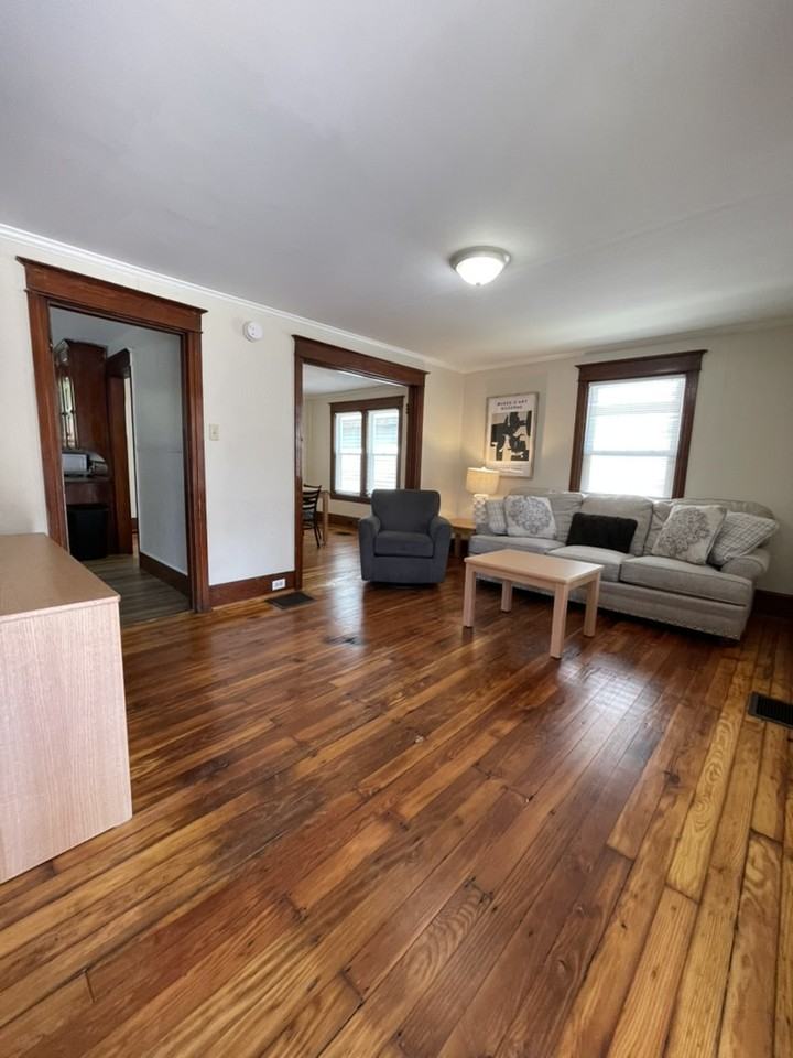 1204 Memorial Ave #3 - Photo 5 of 25