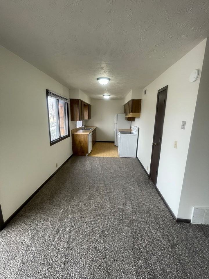 P - 2137 S 42nd St - Photo 4 of 10