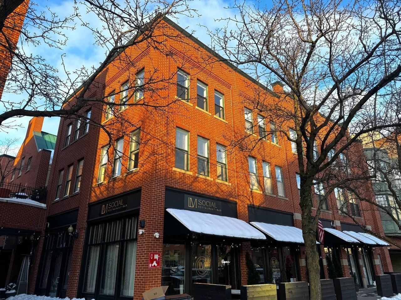 133 Walton St - Photo 3 of 50