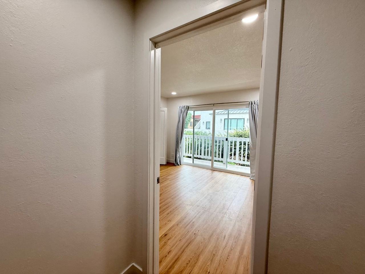 851 Acapulco St - Photo 3 of 27